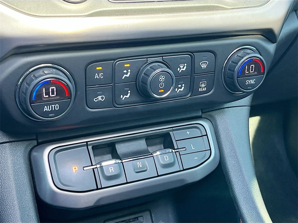 Used 2022 GMC Acadia AT4 w/ Technology Package image 16