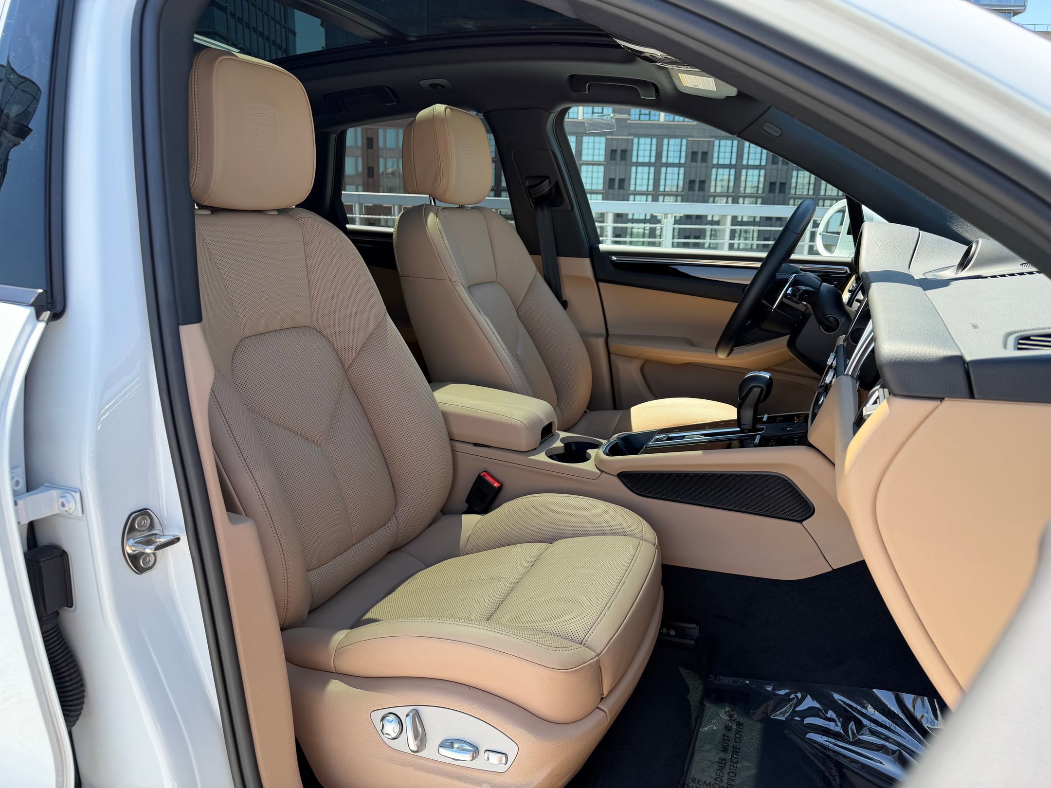 Certified 2026 Porsche Macan AWD/4WD image 14