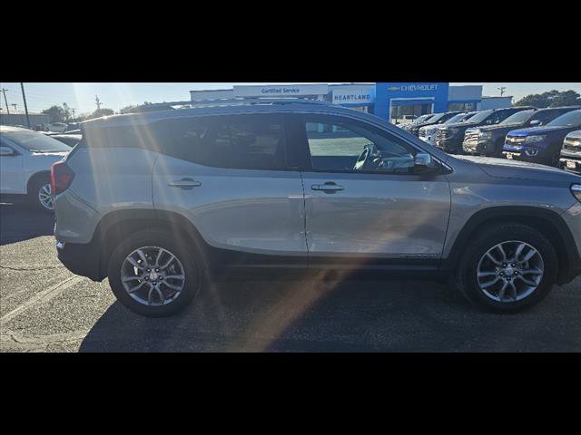 Used 2024 GMC Terrain SLT AWD/4WD image 2