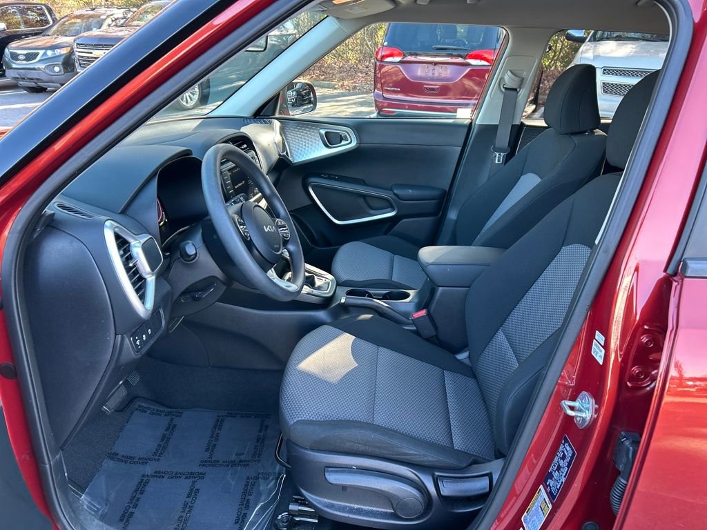 Used 2023 Kia Soul LX image 14
