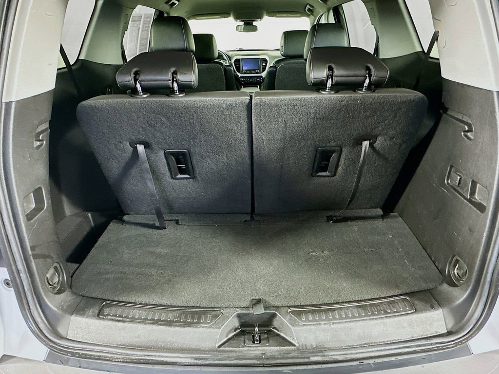 Used 2023 GMC Acadia SLT image 35