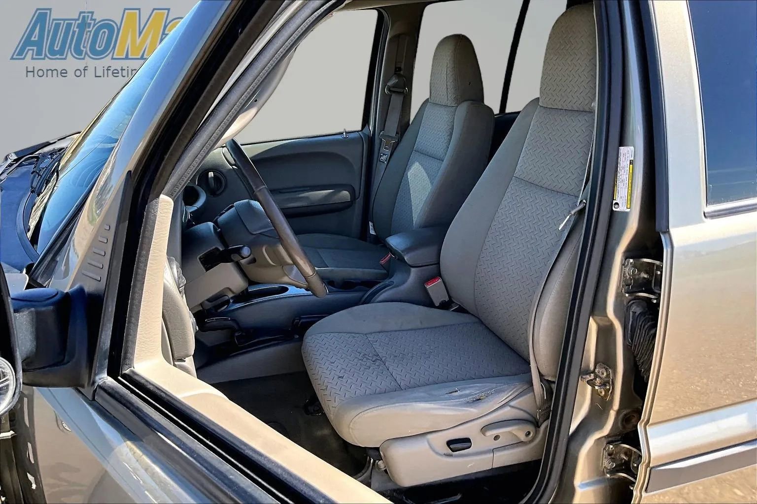 Used 2005 Jeep Liberty Renegade AWD/4WD image 18