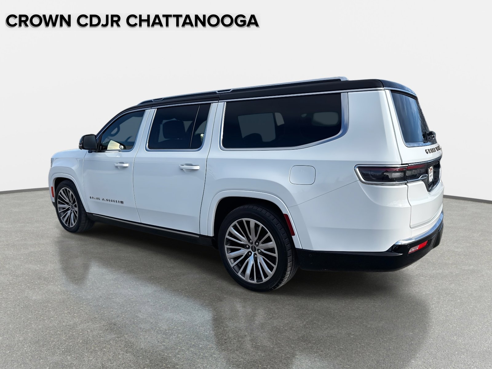 Used 2024 Jeep Grand Wagoneer L Series III image 7