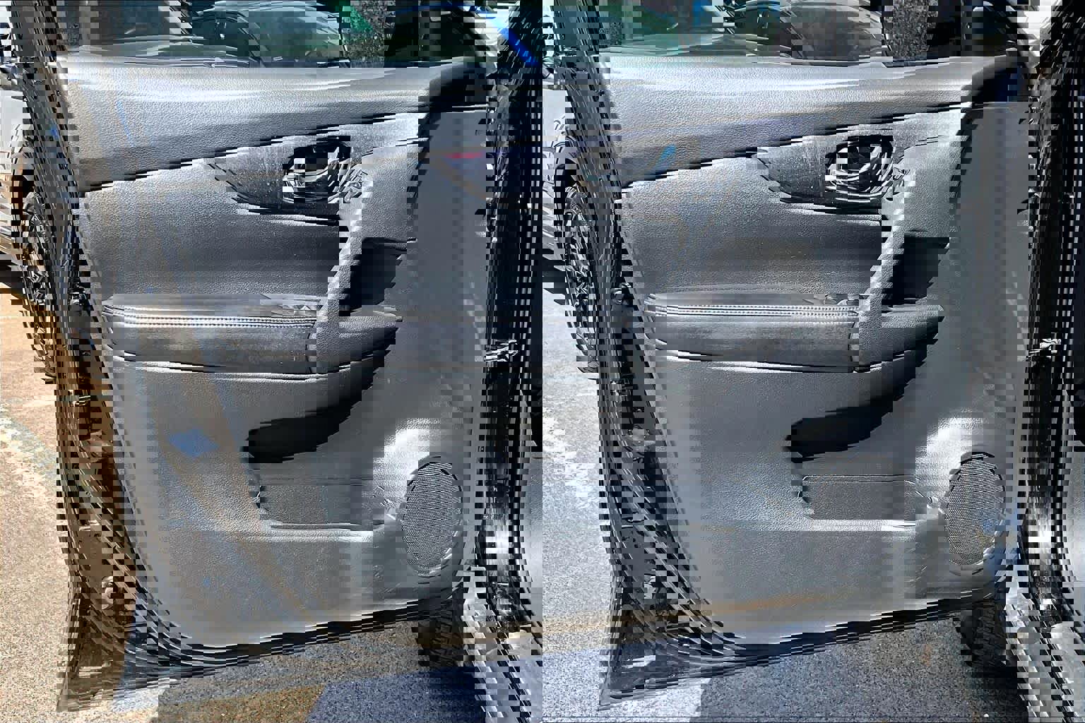 Used 2017 Nissan Rogue SV w/ Midnight Edition Package image 21