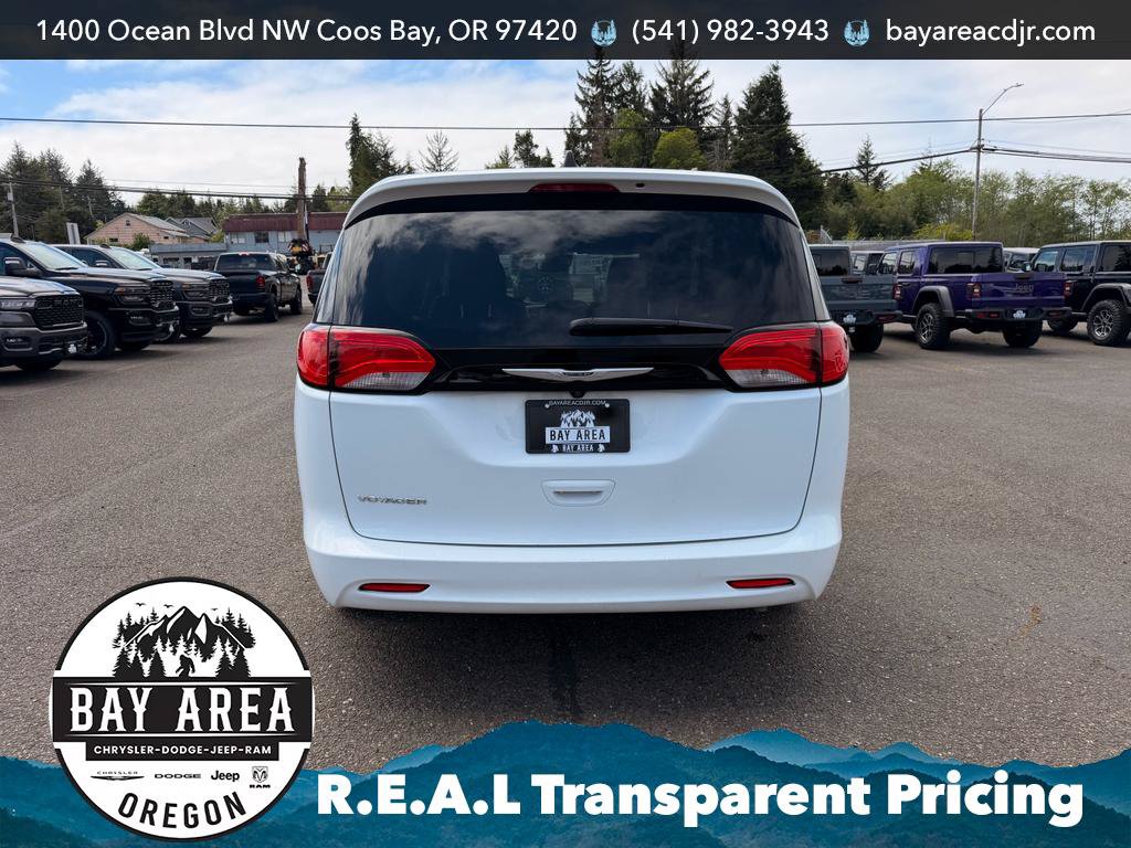 Used 2023 Chrysler Voyager LX FWD image 6