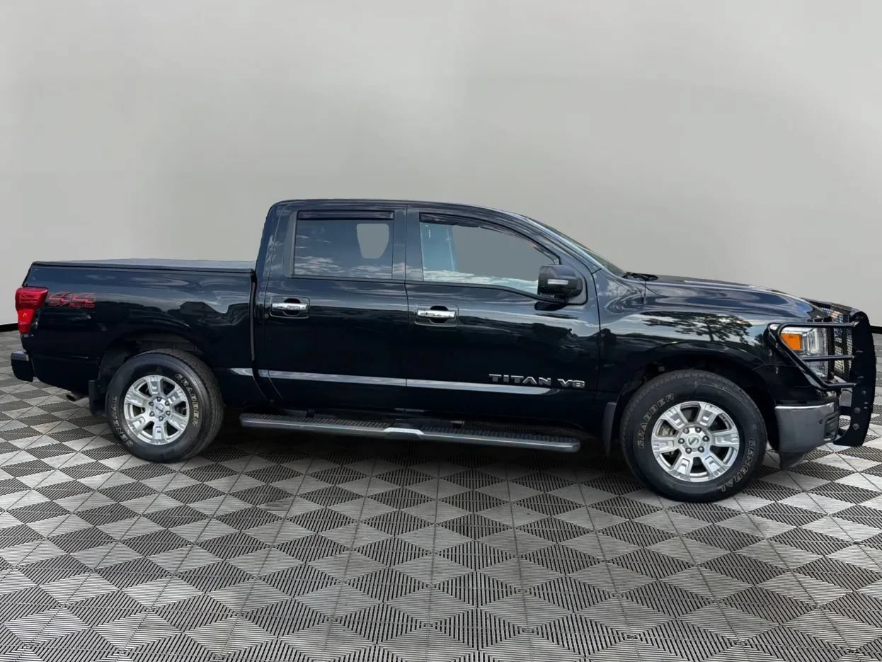 Used 2019 Nissan Titan SV w/ SV Convenience Package AWD/4WD image 4