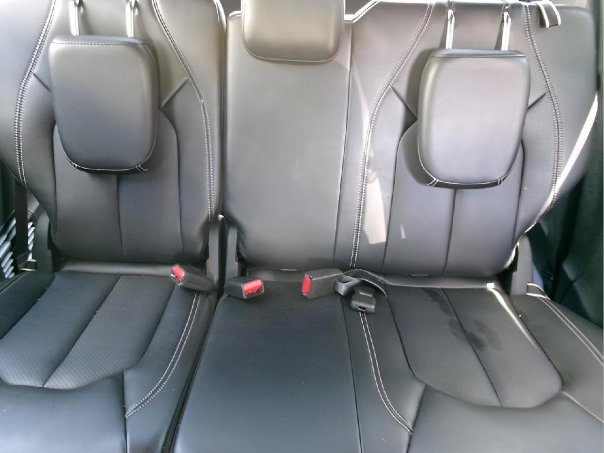 Used 2025 Chrysler Pacifica Select FWD image 11
