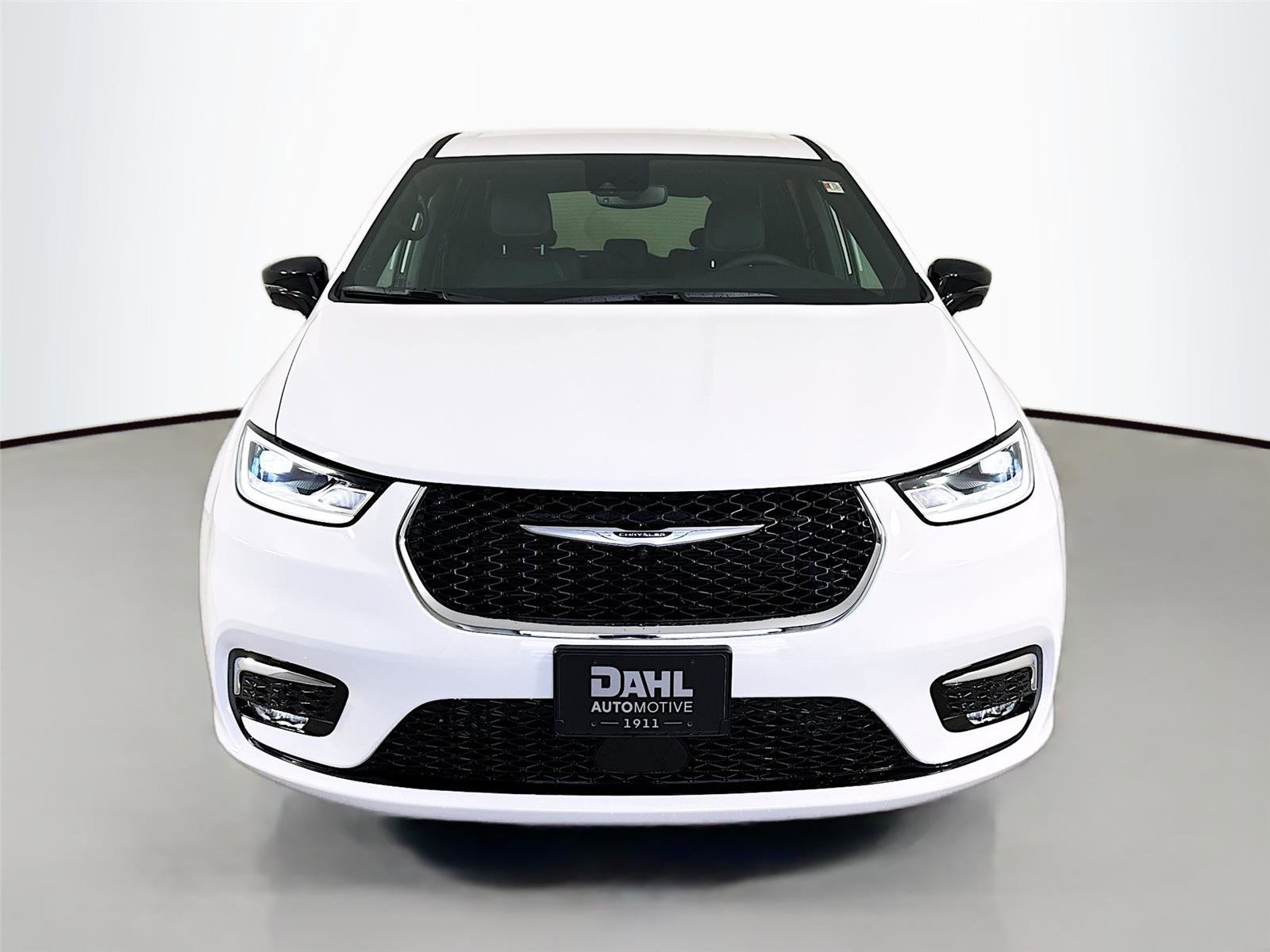 New 2026 Chrysler Pacifica Select image 2