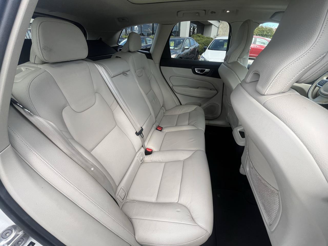 Used 2022 Volvo XC60 B5 Momentum AWD/4WD image 43