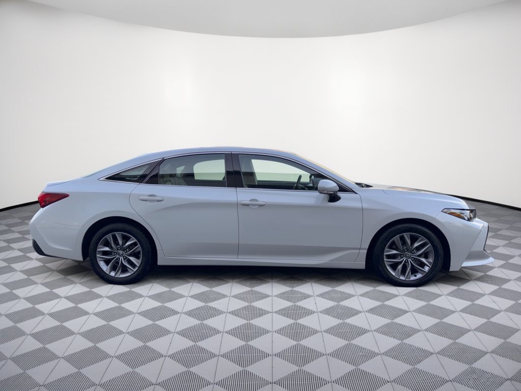 Used 2019 Toyota Avalon XLE w/ Moonroof Package FWD image 8