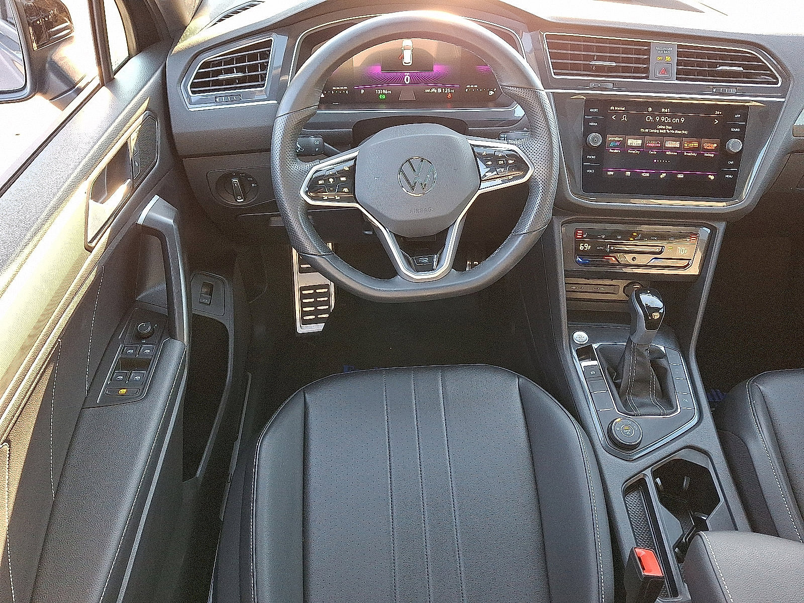 Used 2024 Volkswagen Tiguan SE R-Line image 12