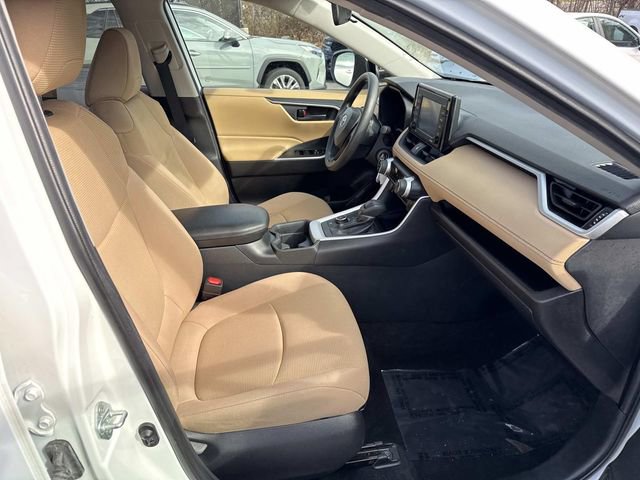 Used 2021 Toyota RAV4 LE image 9