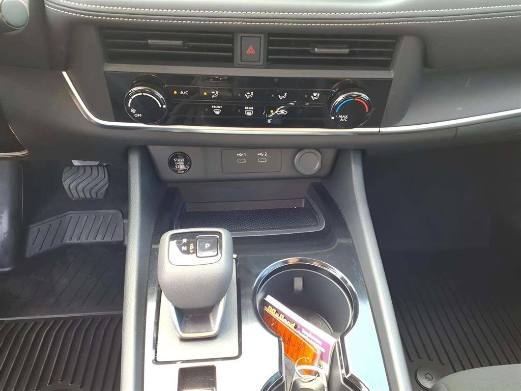 Used 2025 Nissan Rogue S image 11