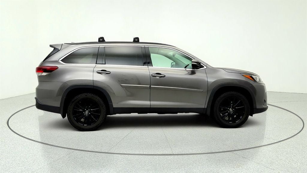 Used 2019 Toyota Highlander SE AWD/4WD image 4
