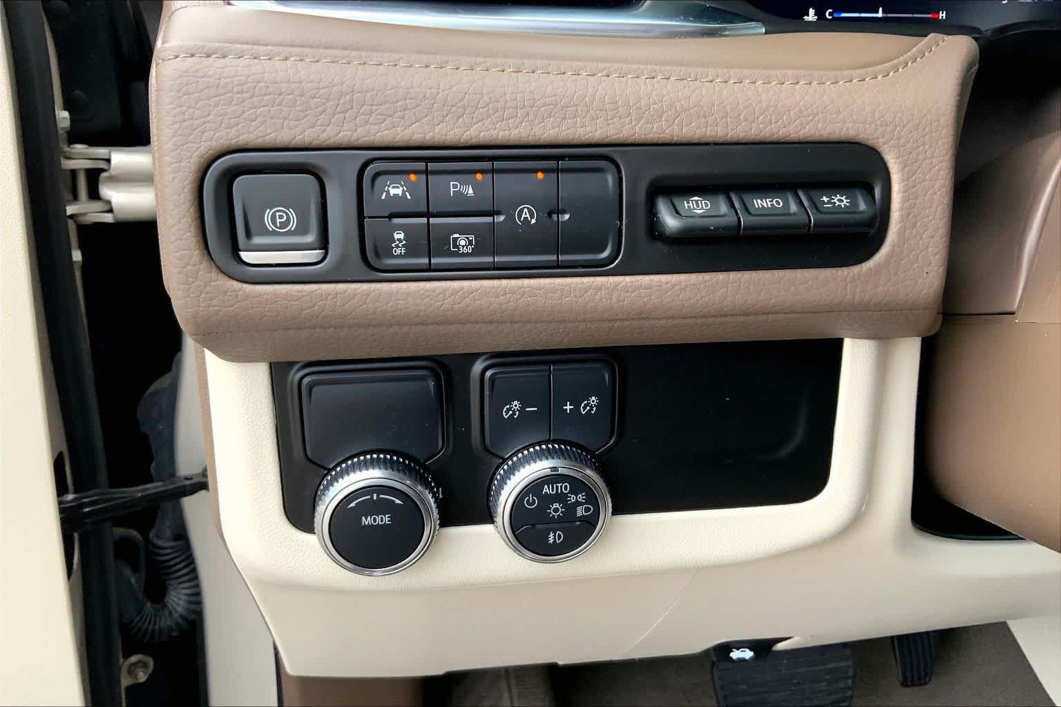 Used 2024 GMC Yukon Denali RWD image 36
