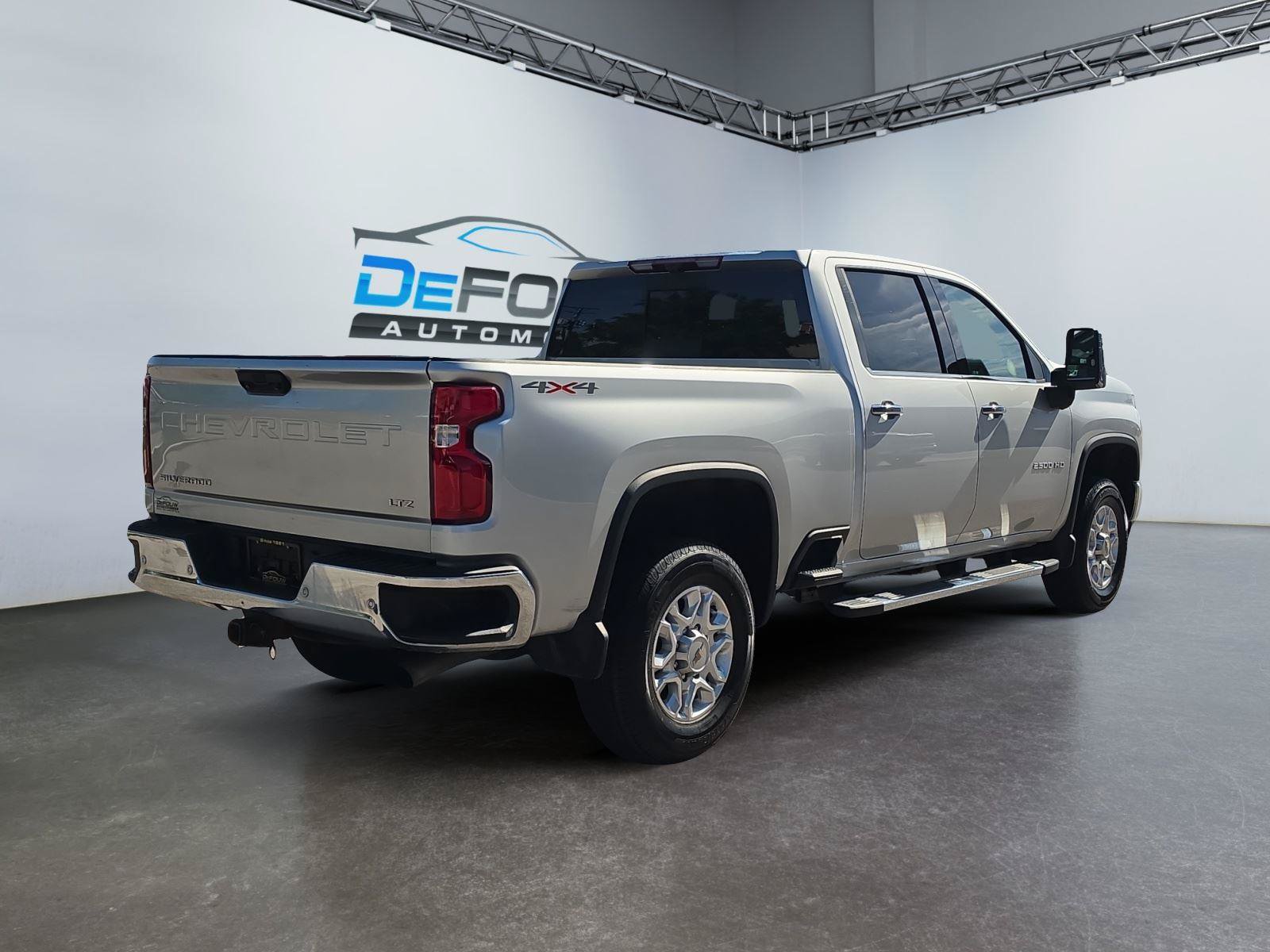 Used 2021 Chevrolet Silverado 2500 LTZ w/ LTZ Convenience Package AWD/4WD image 3