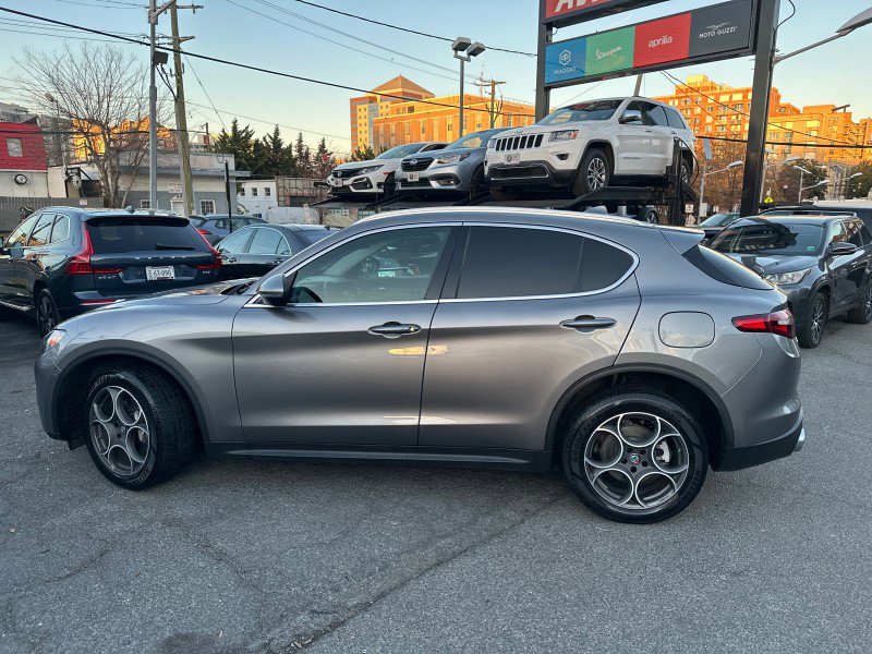 Used 2018 Alfa Romeo Stelvio AWD image 53