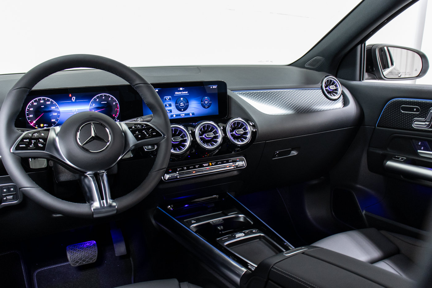 New 2025 Mercedes-Benz GLA 250 4MATIC image 17