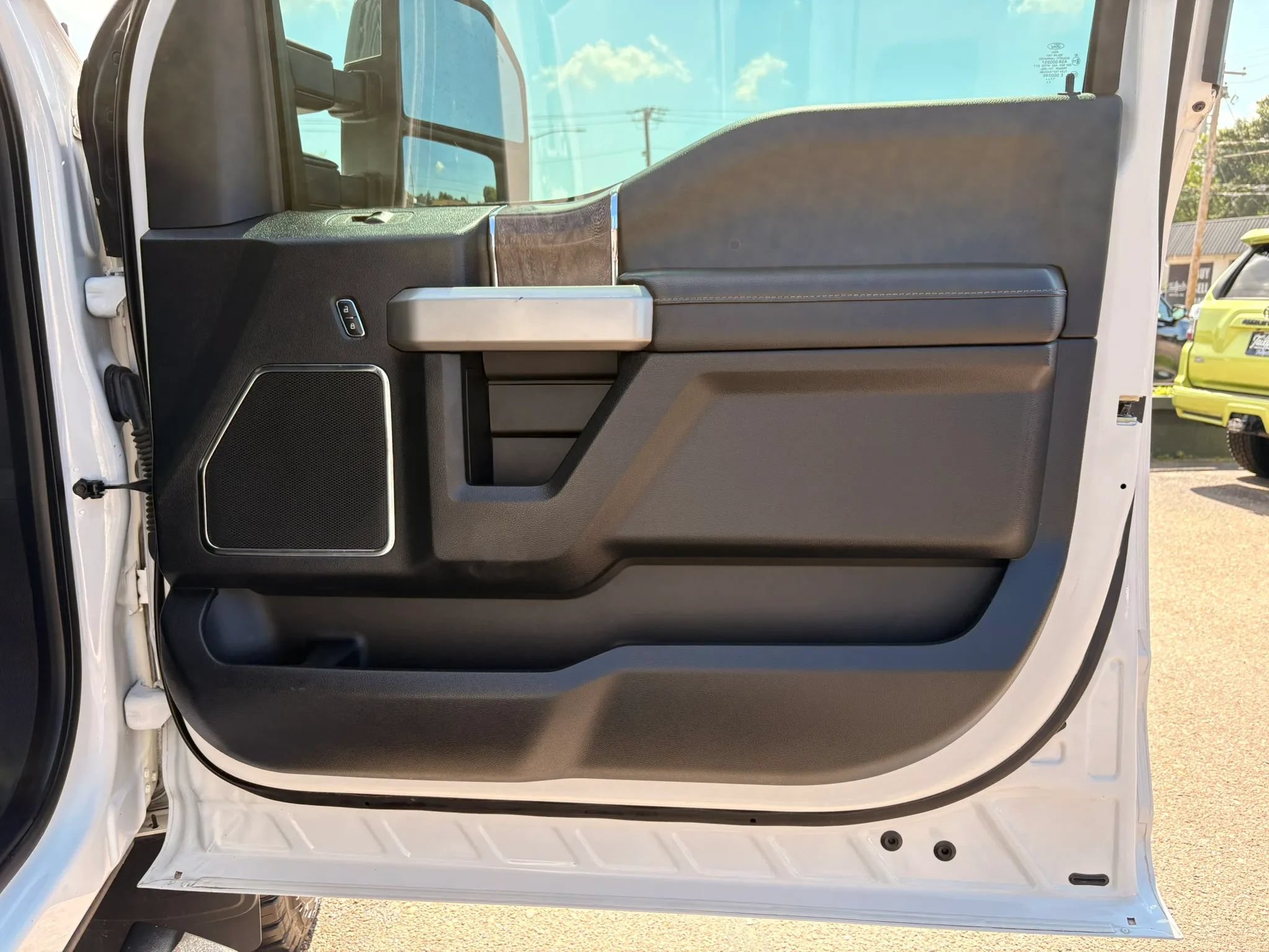 Used 2018 Ford F250 Lariat w/ Lariat Ultimate Package AWD/4WD image 10