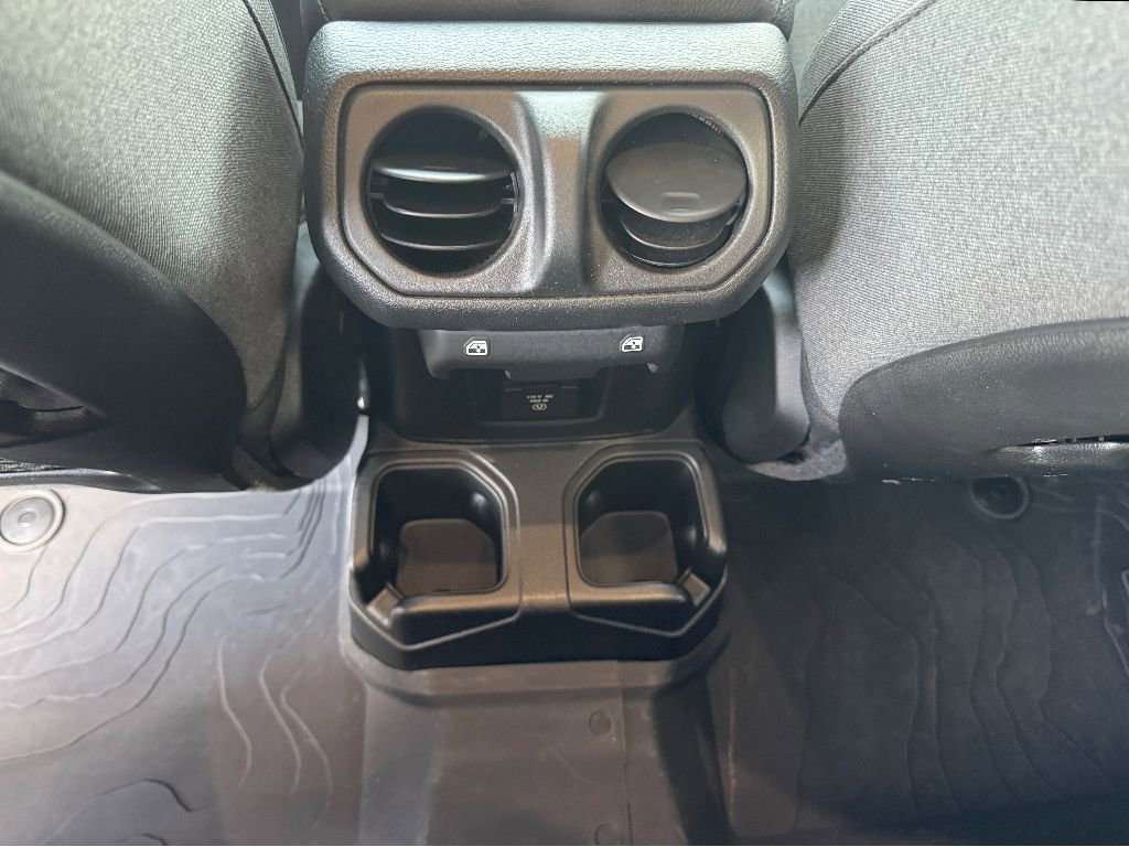 Used 2024 Jeep Gladiator Rubicon w/ Technology Group image 12