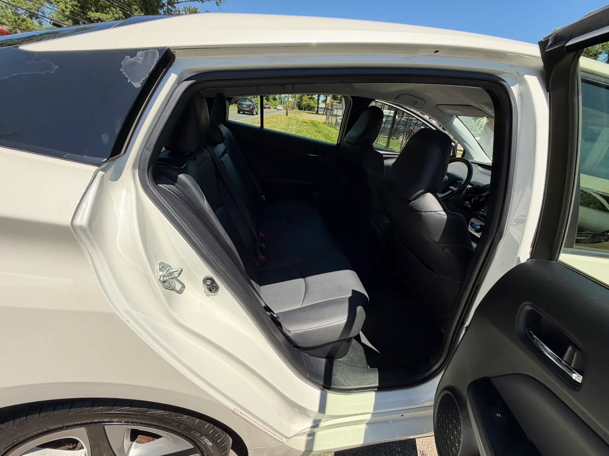 Used 2016 Toyota Prius Three Touring FWD image 16