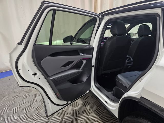 Certified 2025 Volkswagen Tiguan SE R-Line image 26