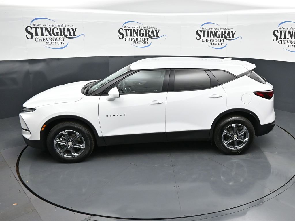 Used 2025 Chevrolet Blazer LT FWD image 21