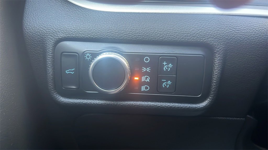 Used 2022 Ford Explorer XLT image 19