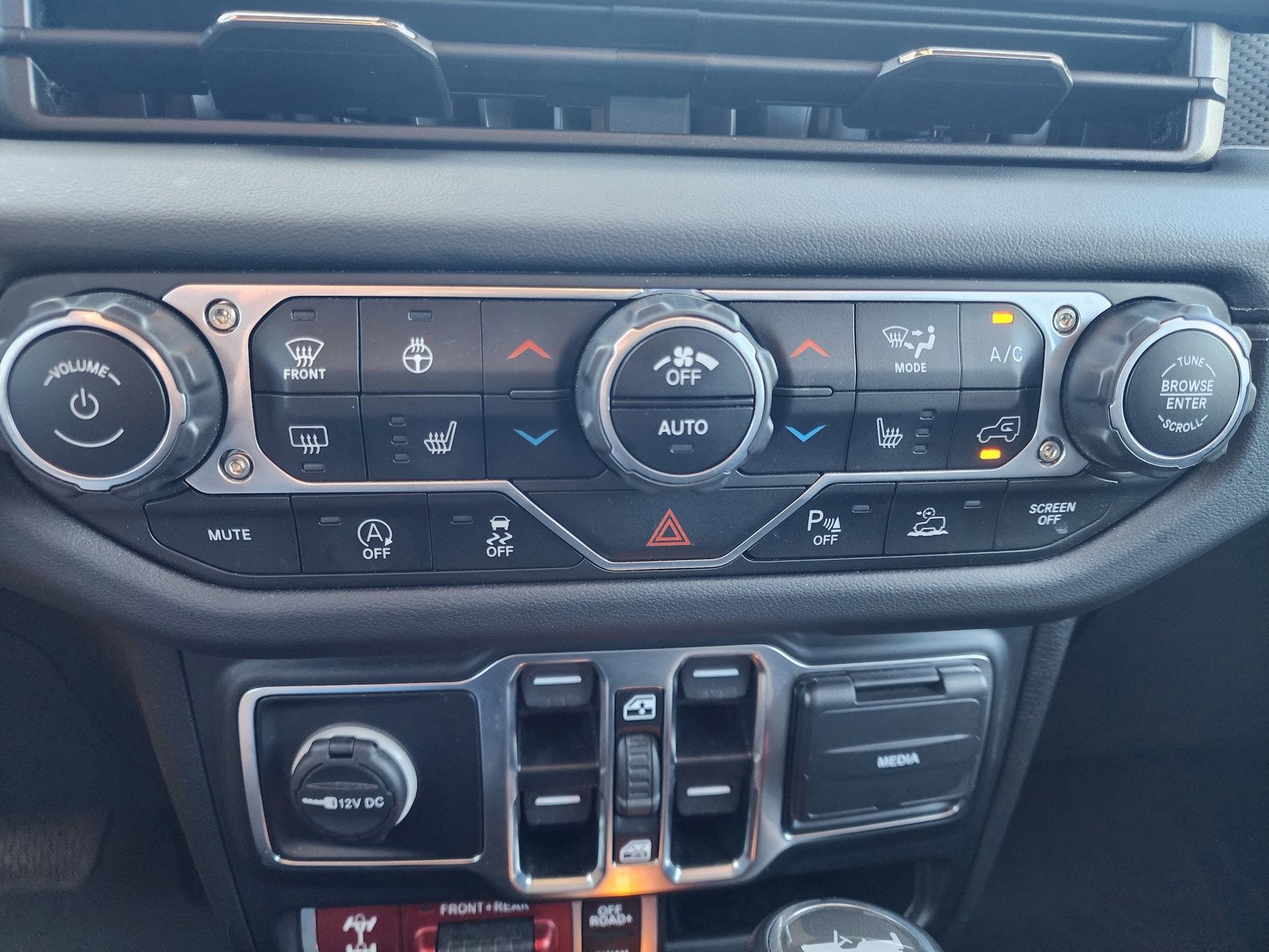 Used 2024 Jeep Wrangler Unlimited Rubicon AWD/4WD image 26