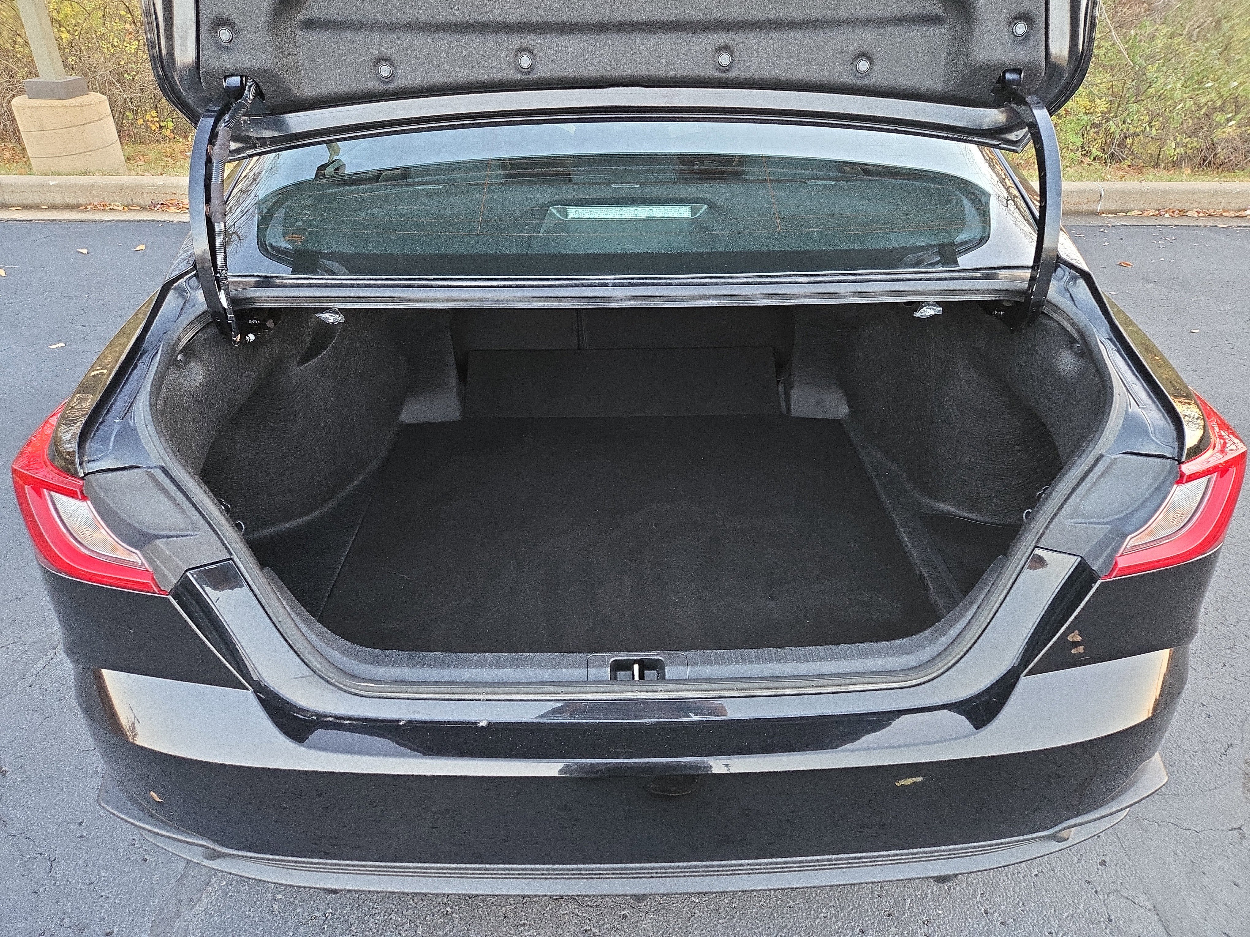 Used 2025 Toyota Camry LE image 9