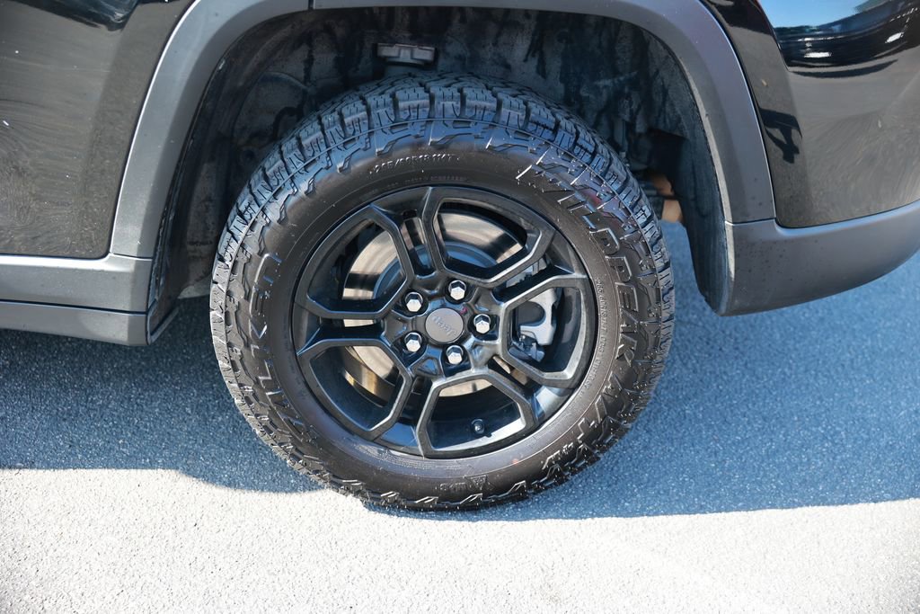Used 2022 Jeep Grand Cherokee Trailhawk w/ Advanced Protech Group II AWD/4WD image 10