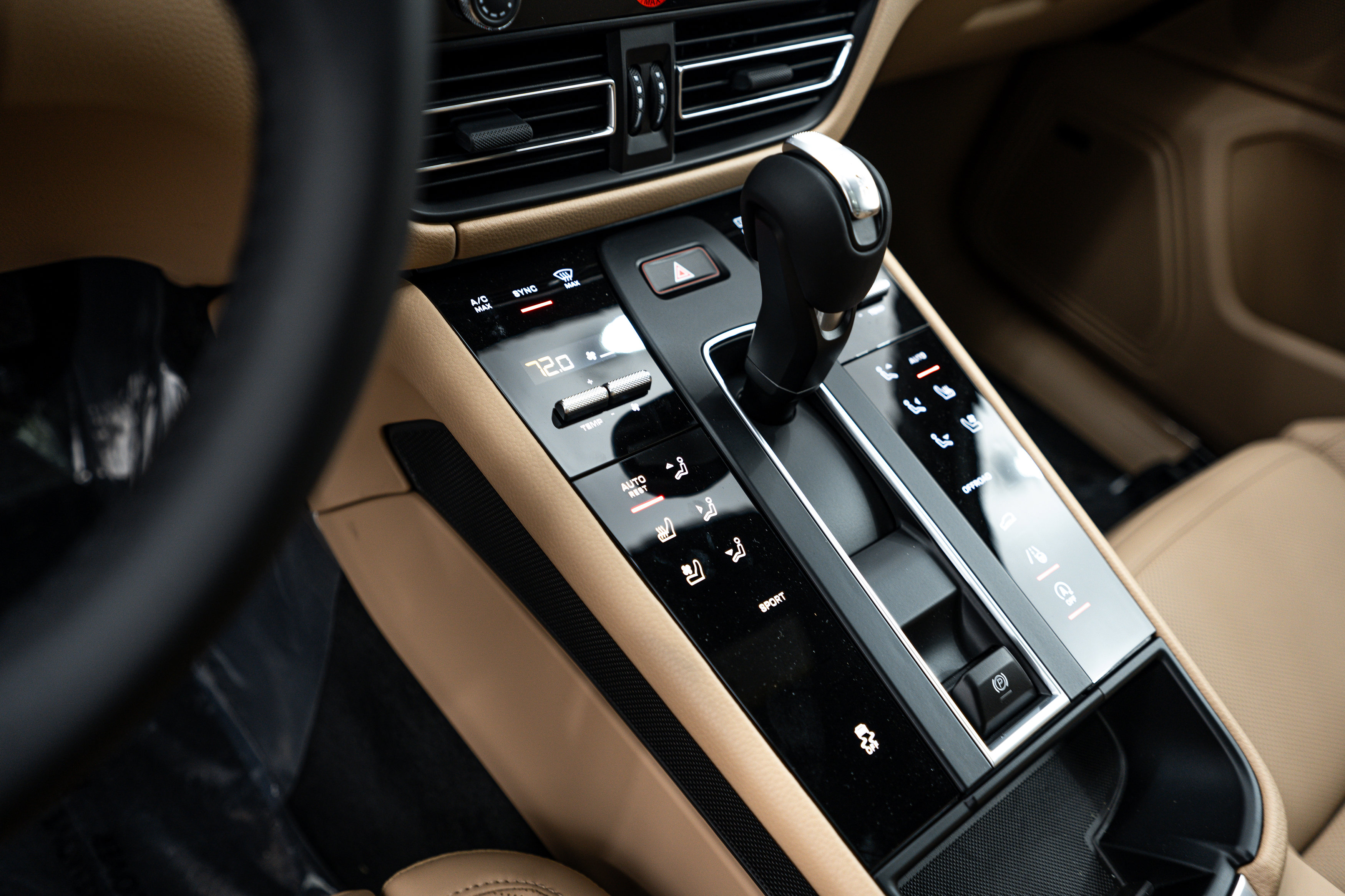 New 2025 Porsche Macan image 13