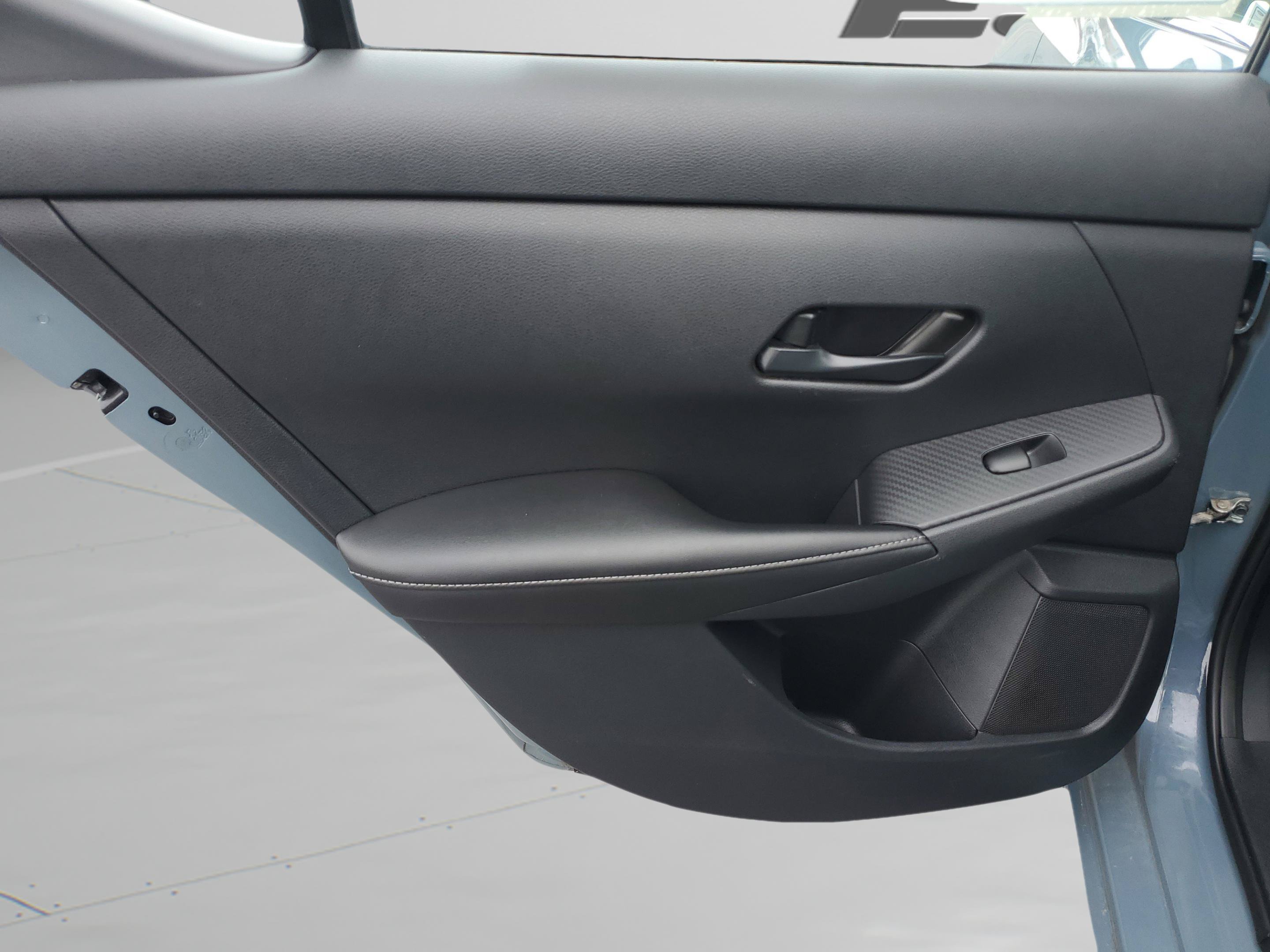 Used 2024 Nissan Sentra SV FWD image 13