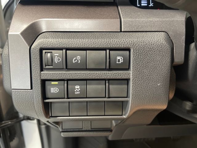 Used 2025 Toyota 4Runner SR5 AWD/4WD image 15
