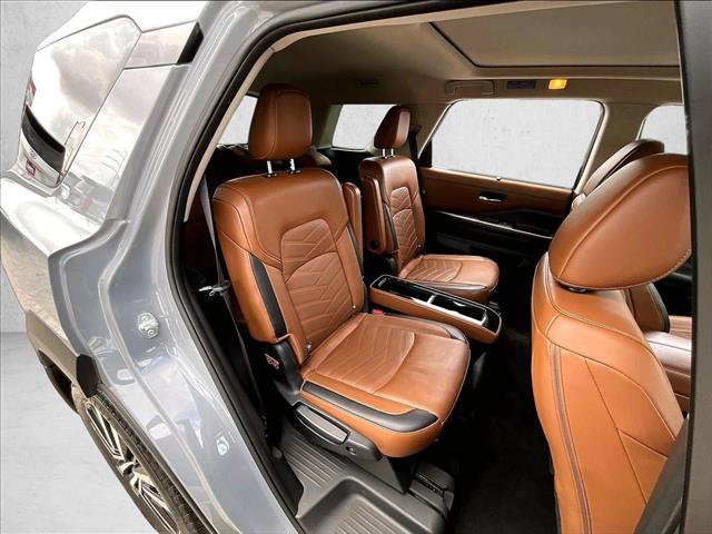 Used 2024 Nissan Pathfinder Platinum AWD/4WD image 29