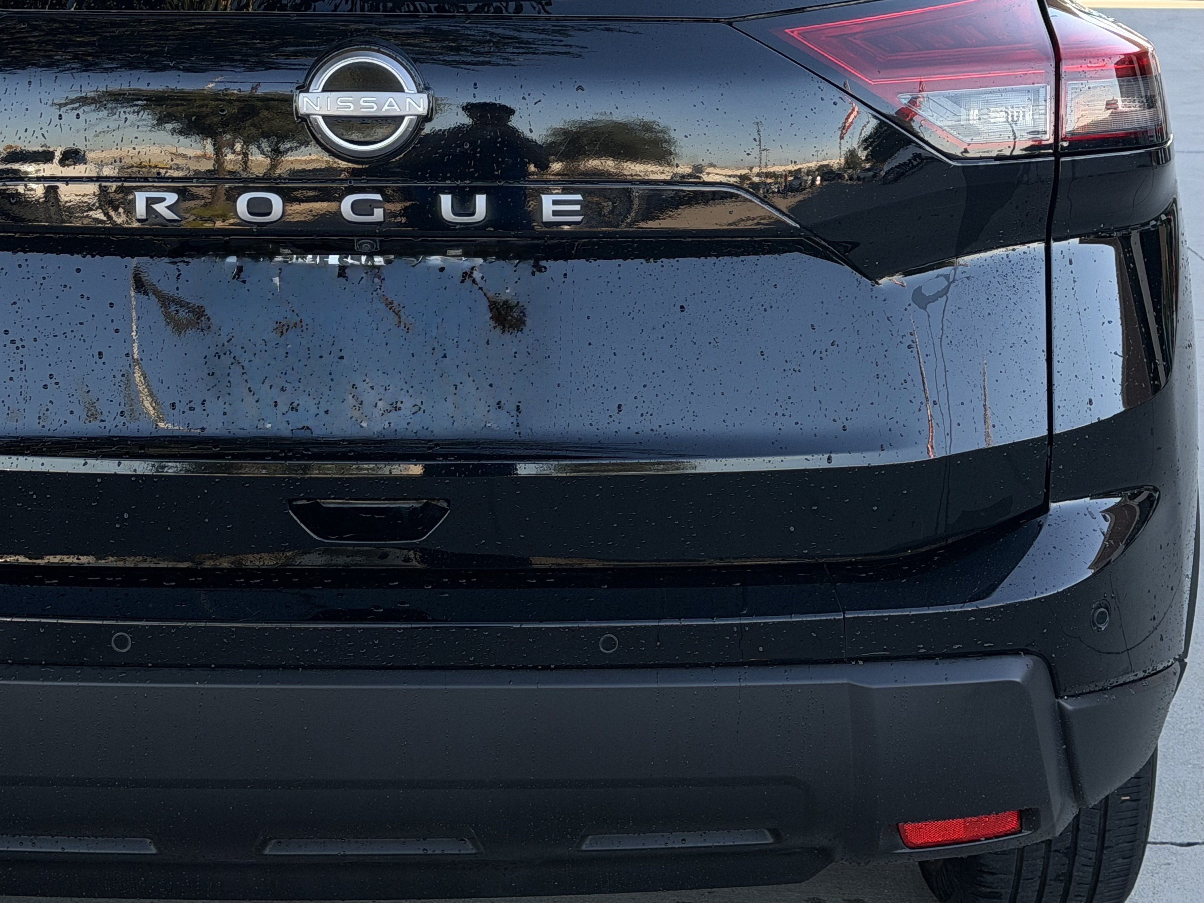 Used 2025 Nissan Rogue SV FWD image 6