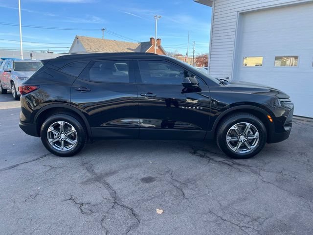 Used 2023 Chevrolet Blazer LT w/ Convenience Package AWD/4WD image 2
