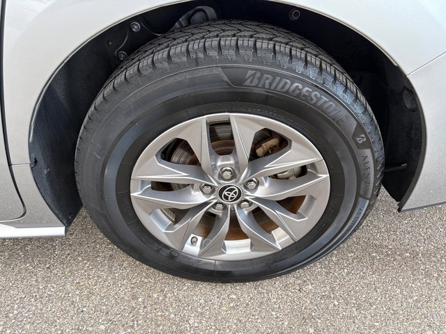 Used 2022 Toyota Sienna XLE image 41