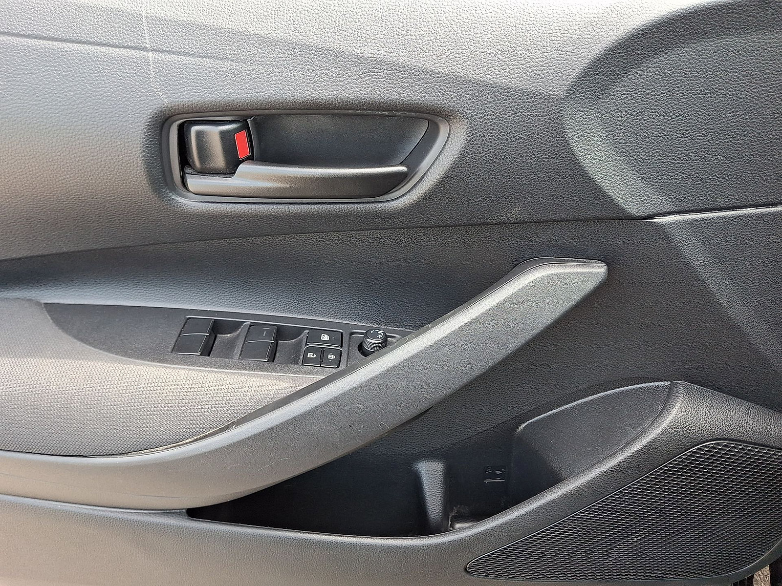 Used 2024 Toyota Corolla LE FWD image 10