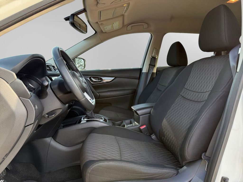 Used 2017 Nissan Rogue SV w/ SV Premium Package FWD image 9