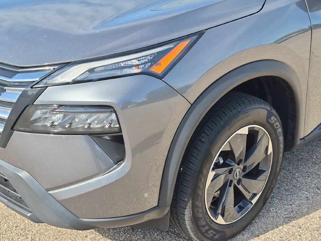 Used 2024 Nissan Rogue SV AWD/4WD image 9