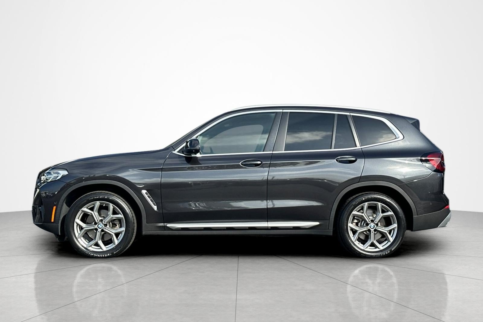 Used 2024 BMW X3 xDrive30i w/ Convenience Package AWD/4WD image 2