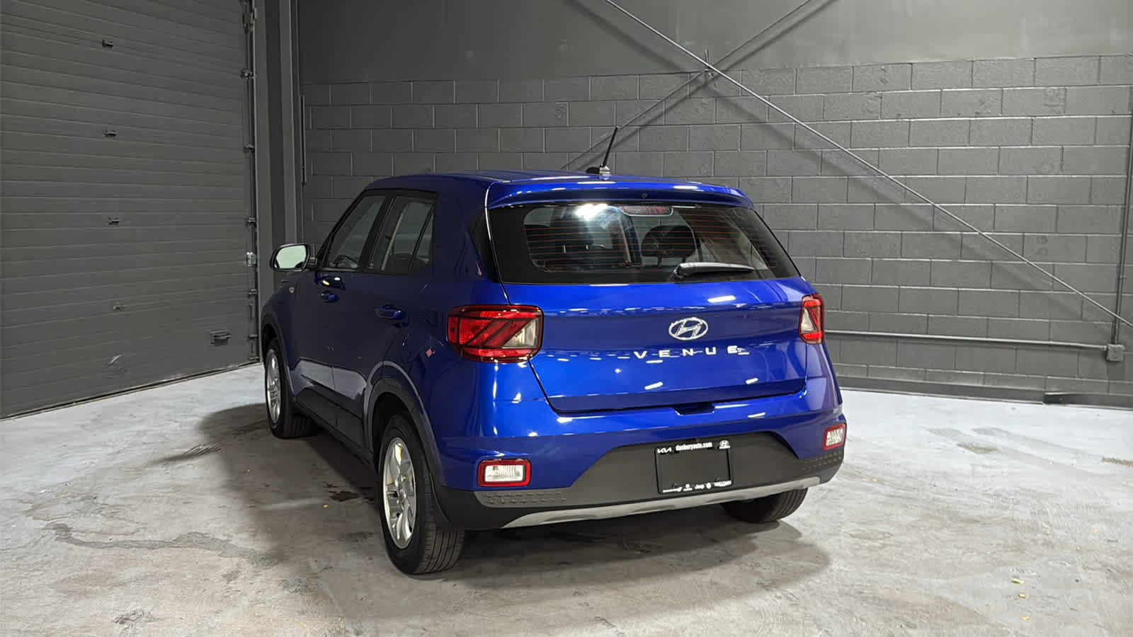 Used 2023 Hyundai Venue SE FWD image 6