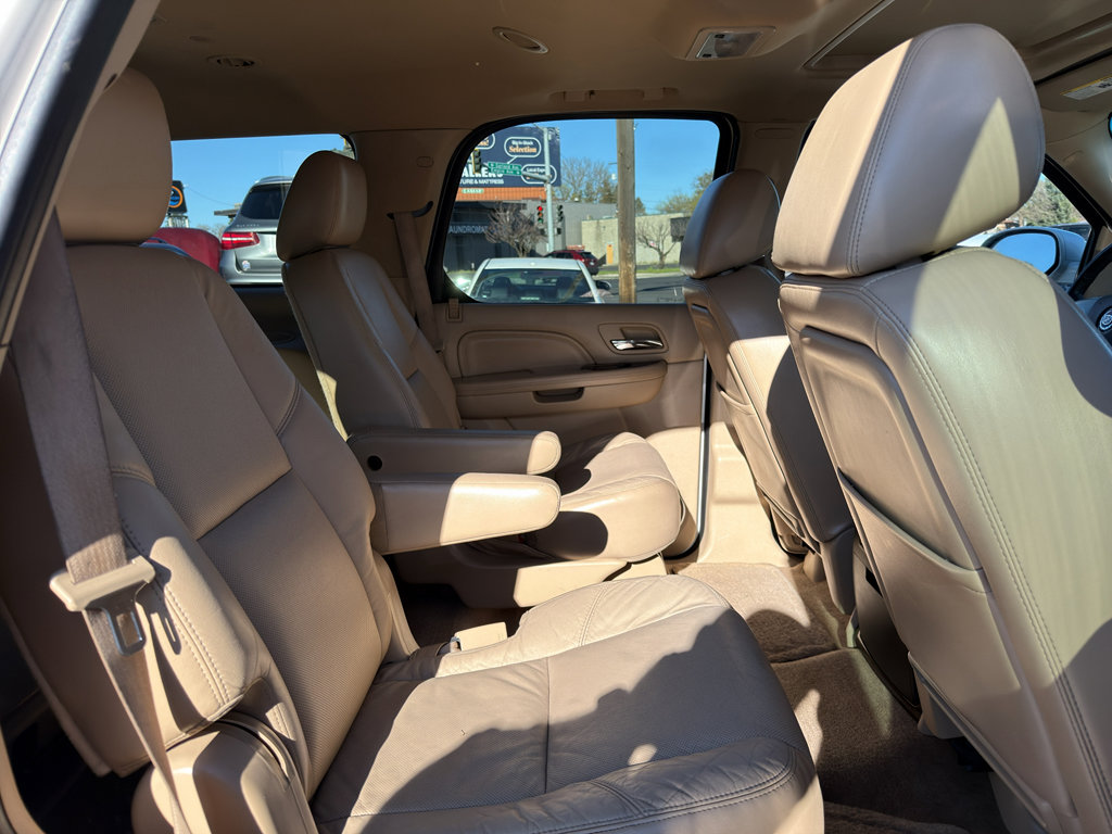 Used 2011 Cadillac Escalade Luxury image 20
