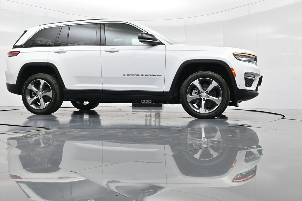 New 2025 Jeep Grand Cherokee Limited 4xe w/ Luxury Tech Group II image 36