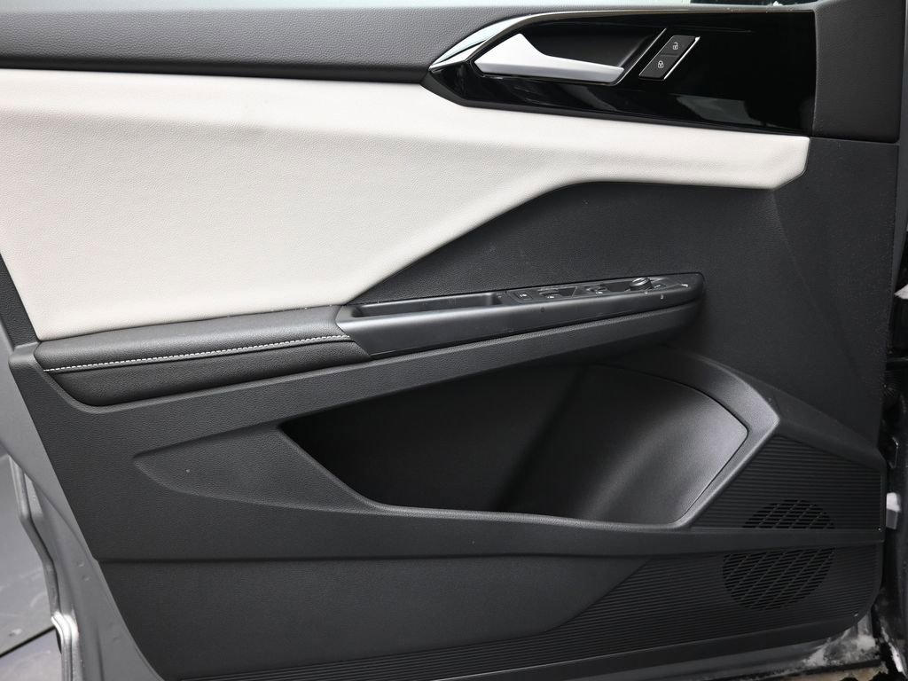 New 2026 Volkswagen Taos S image 23