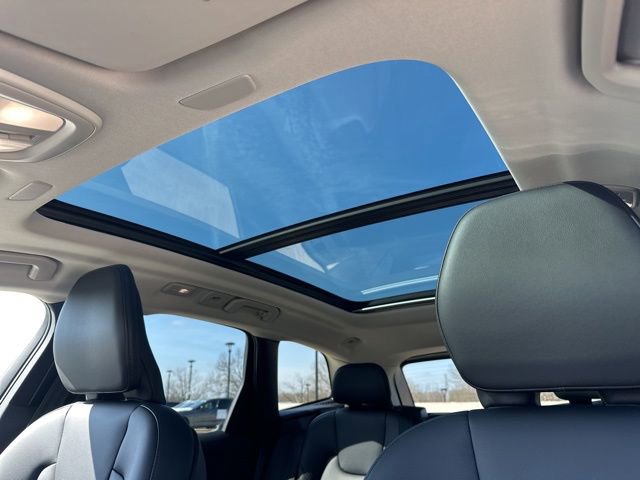 Certified 2023 Volvo XC60 B5 Core w/ Climate Package AWD/4WD image 18