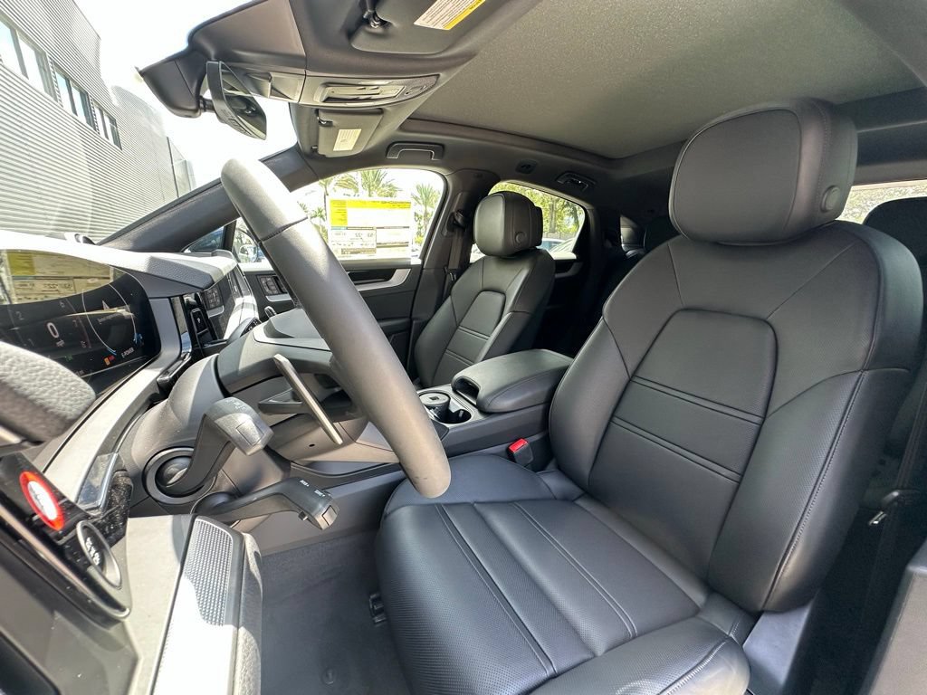 Certified 2025 Porsche Cayenne E-Hybrid Coupe AWD/4WD image 5