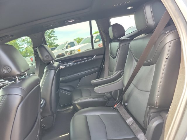 Used 2025 Cadillac XT6 Premium Luxury AWD/4WD image 36