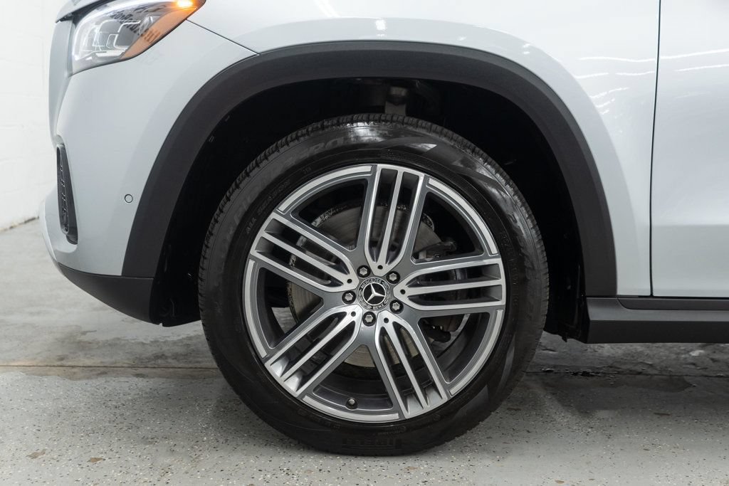 Used 2025 Mercedes-Benz GLS 450 4MATIC image 43